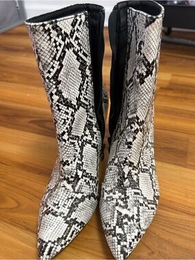 SHEIN Black & White Snake-Print Pointed Ankle Boots